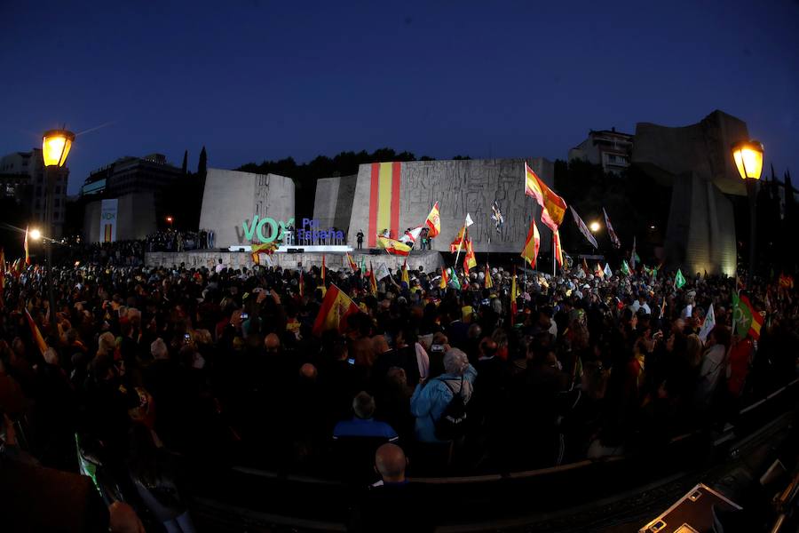 Fotos: Mitin de Vox en la plaza de Colón de Madrid