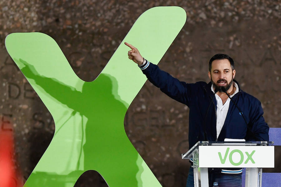 Fotos: Mitin de Vox en la plaza de Colón de Madrid