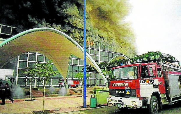 Indemnización. El incendio del pabellón de los Descubrimientos de la Expo de Sevilla le costó 600.000 euros al seguro.