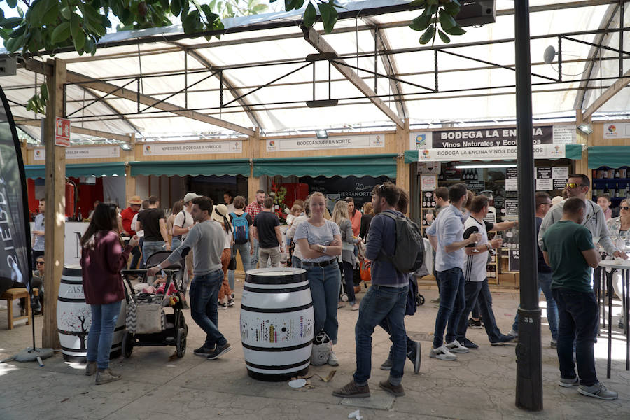 Los valencianos siguen disfrutando de los mejores vinos y productos gastronómicos en el Jardín del Turia, con la Mostra de Proava, que estará disponible hasta hasta el próximo lunes 29 de abril, entre los puentes de Exposición y las Flores.