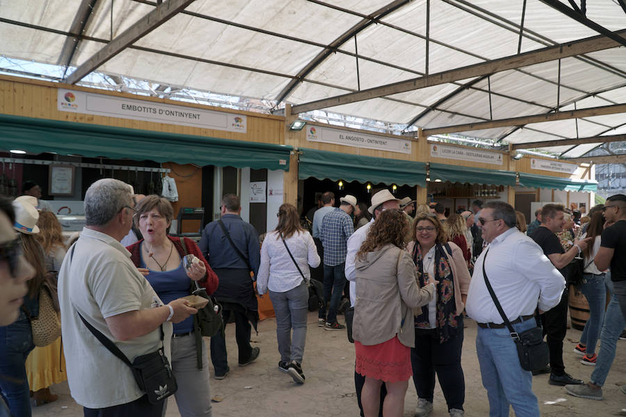 Los valencianos siguen disfrutando de los mejores vinos y productos gastronómicos en el Jardín del Turia, con la Mostra de Proava, que estará disponible hasta hasta el próximo lunes 29 de abril, entre los puentes de Exposición y las Flores.