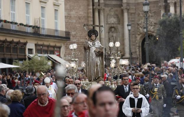 Valencia vive hoy el día grande en homenaje a su patrón, San Vicente Ferrer, de quien este año se cumplen 600 de su muerte en Vannes en 1419. 