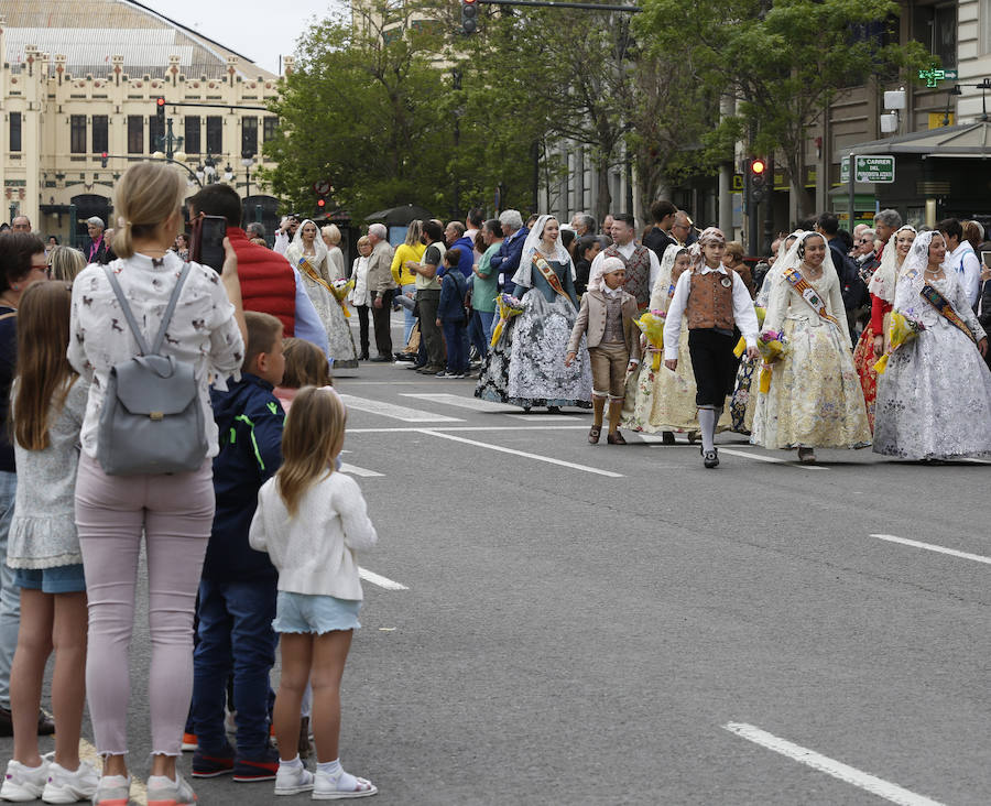 Valencia vive hoy el día grande en homenaje a su patrón, San Vicente Ferrer, de quien este año se cumplen 600 de su muerte en Vannes en 1419. Los actos han comenzado a primera hora de la mañana con una misa en la catedral mientras que a las 12 horas se ha celebrado una procesión por el centro de la ciudad en la que han participado los miembros de los altares que participan en el concurso de milacres de Lo Rat Penat. A las 19 horas hay programada la solemne procesión, que sacará a la imagen del santo por Ciutat Vella desde la catedral. 