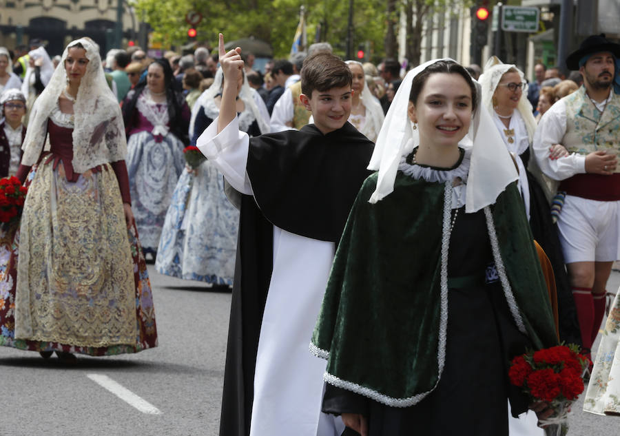 Valencia vive hoy el día grande en homenaje a su patrón, San Vicente Ferrer, de quien este año se cumplen 600 de su muerte en Vannes en 1419. Los actos han comenzado a primera hora de la mañana con una misa en la catedral mientras que a las 12 horas se ha celebrado una procesión por el centro de la ciudad en la que han participado los miembros de los altares que participan en el concurso de milacres de Lo Rat Penat. A las 19 horas hay programada la solemne procesión, que sacará a la imagen del santo por Ciutat Vella desde la catedral. 