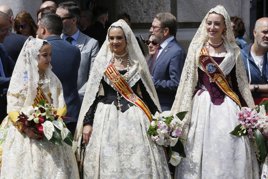 Valencia vive hoy el día grande en homenaje a su patrón, San Vicente Ferrer, de quien este año se cumplen 600 de su muerte en Vannes en 1419. Los actos han comenzado a primera hora de la mañana con una misa en la catedral mientras que a las 12 horas se ha celebrado una procesión por el centro de la ciudad en la que han participado los miembros de los altares que participan en el concurso de milacres de Lo Rat Penat. A las 19 horas hay programada la solemne procesión, que sacará a la imagen del santo por Ciutat Vella desde la catedral. 