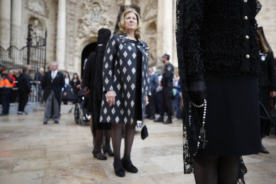 Valencia vive hoy el día grande en homenaje a su patrón, San Vicente Ferrer, de quien este año se cumplen 600 de su muerte en Vannes en 1419. Los actos han comenzado a primera hora de la mañana con una misa en la catedral mientras que a las 12 horas se ha celebrado una procesión por el centro de la ciudad en la que han participado los miembros de los altares que participan en el concurso de milacres de Lo Rat Penat. A las 19 horas hay programada la solemne procesión, que sacará a la imagen del santo por Ciutat Vella desde la catedral. 