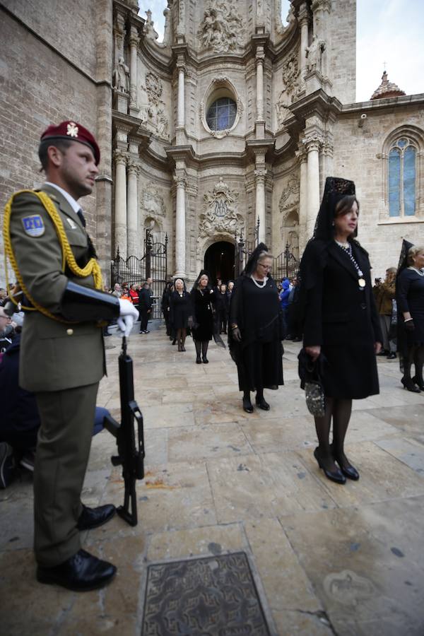 Valencia vive hoy el día grande en homenaje a su patrón, San Vicente Ferrer, de quien este año se cumplen 600 de su muerte en Vannes en 1419. Los actos han comenzado a primera hora de la mañana con una misa en la catedral mientras que a las 12 horas se ha celebrado una procesión por el centro de la ciudad en la que han participado los miembros de los altares que participan en el concurso de milacres de Lo Rat Penat. A las 19 horas hay programada la solemne procesión, que sacará a la imagen del santo por Ciutat Vella desde la catedral. 