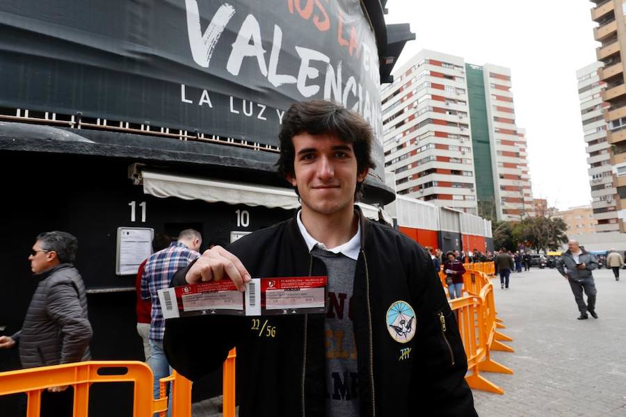 Fotos: Largas colas en Mestalla por las entradas de la final de Copa