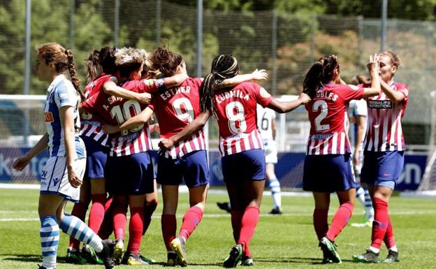 Las jugadoras del Atlético de Madrid celebran el segundo gol frente a la Real Sociedad.