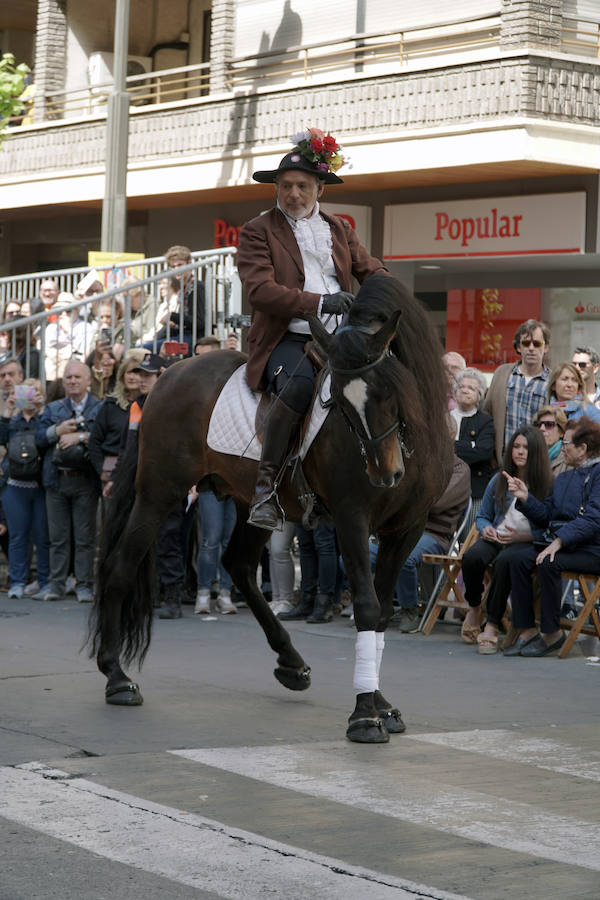 Las Fiestas de Moros y Cristianos en honor a San Jorge están declaradas de Interés Turístico Internacional desde 1980, y consideradas como la cuna de cuantas se celebran a lo largo y ancho de la Comunidad Valenciana. Conmemoran los hechos históricos que tuvieron lugar en 1276, relacionados con las sublevaciones de los musulmanes que habitaban la zona y que dieron origen al patronazgo de San Jorge, al que la tradición atribuye su intervención en defensa de los nuevos pobladores, con ocasión del ataque que sufrieron y en cuya batalla murió el caudillo Al-Azraq.