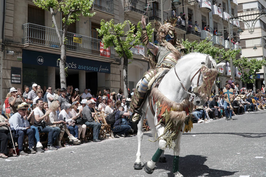 Las Fiestas de Moros y Cristianos en honor a San Jorge están declaradas de Interés Turístico Internacional desde 1980, y consideradas como la cuna de cuantas se celebran a lo largo y ancho de la Comunidad Valenciana. Conmemoran los hechos históricos que tuvieron lugar en 1276, relacionados con las sublevaciones de los musulmanes que habitaban la zona y que dieron origen al patronazgo de San Jorge, al que la tradición atribuye su intervención en defensa de los nuevos pobladores, con ocasión del ataque que sufrieron y en cuya batalla murió el caudillo Al-Azraq.