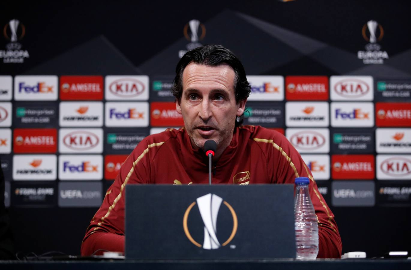 El Arsenal ha aterrizado en Valencia este miércoles y se ha entrenado esta tarde en Mestalla de cara al partido de vuelta de la semifinal de la UEFA Europa League 2018-2019. Marcelino y Gayà por un lado y Unai Emery y Petr Cech por otro han protagonizado las ruedas de prensa previas al choque.