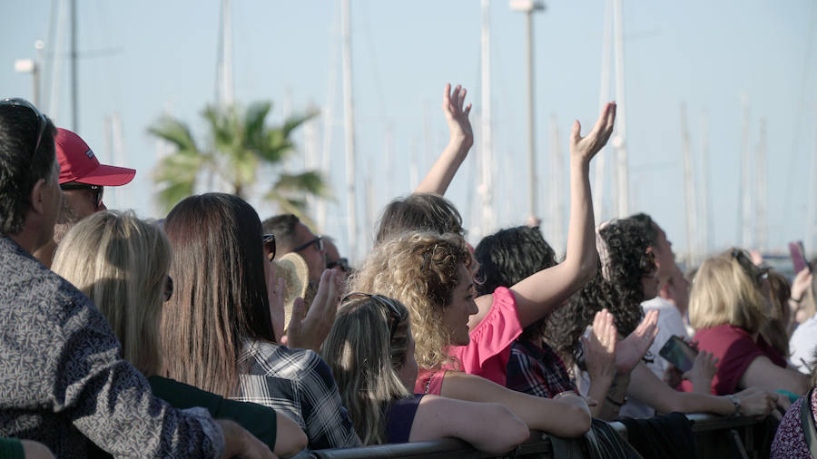 La Marina de Valencia ha acogido este sábado el macroconcierto 'Yo fui a EGB'. Un espectáculo con las actuaciones de grandes artistas que marcaron a toda una generación como Ana Torroja, cantando sus éxitos y los de Mecano, pasando por Javier Ojeda, de Danza Invisible, Javier de Pecos, Pino D'Angio, Ricchi e Poveri, Seguridad Social, Azul y Negro, La Guardia, OBK, Javier Andreu de La Frontera y Olé Olé2.0, entre otros. 