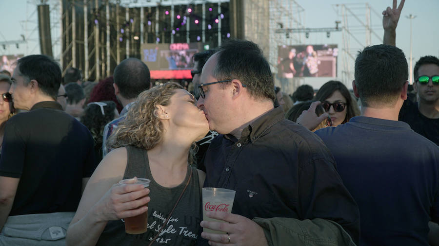 La Marina de Valencia ha acogido este sábado el macroconcierto 'Yo fui a EGB'. Un espectáculo con las actuaciones de grandes artistas que marcaron a toda una generación como Ana Torroja, cantando sus éxitos y los de Mecano, pasando por Javier Ojeda, de Danza Invisible, Javier de Pecos, Pino D'Angio, Ricchi e Poveri, Seguridad Social, Azul y Negro, La Guardia, OBK, Javier Andreu de La Frontera y Olé Olé2.0, entre otros. 