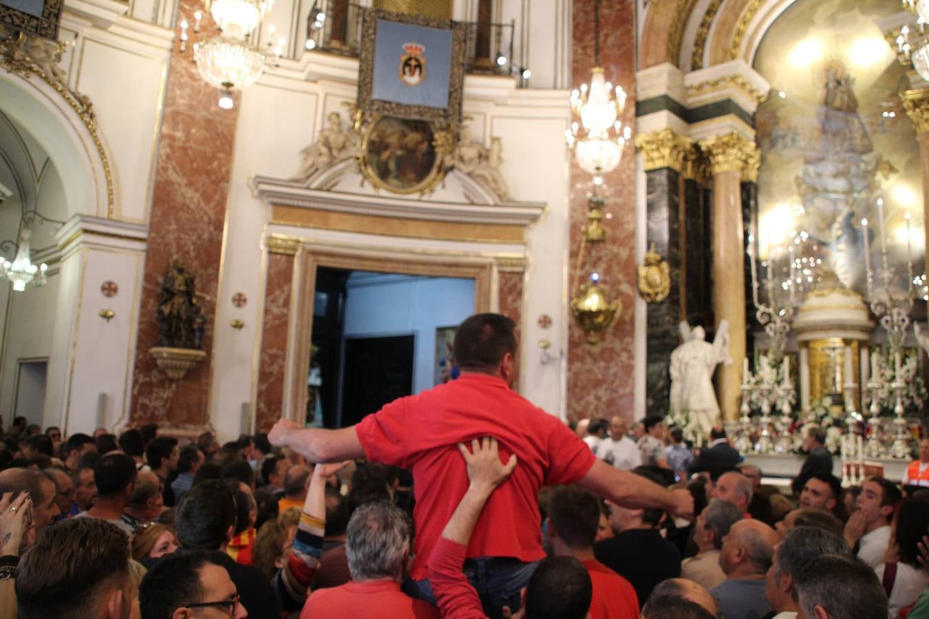 Traslado de la Mare de Déu, la Virgen de los Desamparados, en 2019. Un momento del traslado entre la basílica y la catedral de Valencia, celebrado después de la Misa de Infantes.