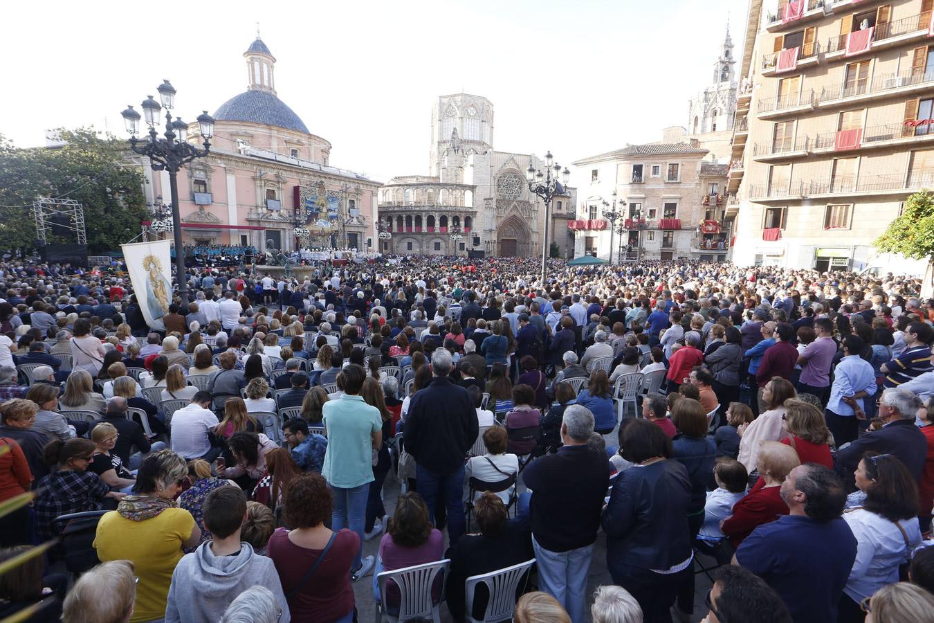 Traslado de la Mare de Déu, la Virgen de los Desamparados, en 2019. Un momento del traslado entre la basílica y la catedral de Valencia, celebrado después de la Misa de Infantes.