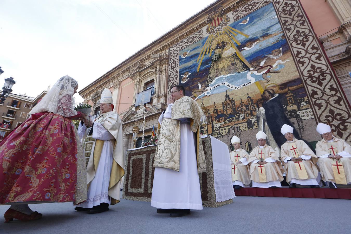 Traslado de la Mare de Déu, la Virgen de los Desamparados, en 2019. Un momento del traslado entre la basílica y la catedral de Valencia, celebrado después de la Misa de Infantes.