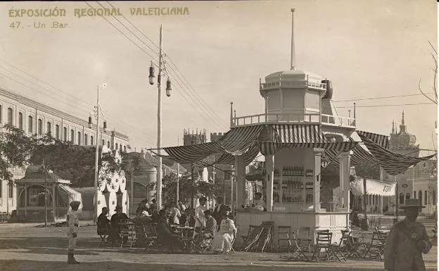 Pequeños pabellones dentro de la Exposición Regional de Valencia de 1909.
