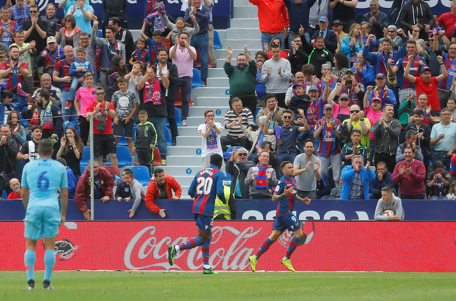 Las mejores fotos del partido de la jornada 38 de LaLiga Santander disputado en el Ciutat de València