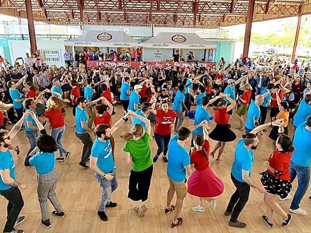 Las clases de iniciación y las exhibiciones, los bailes más divertidos del fin de semana. consuelo chambó