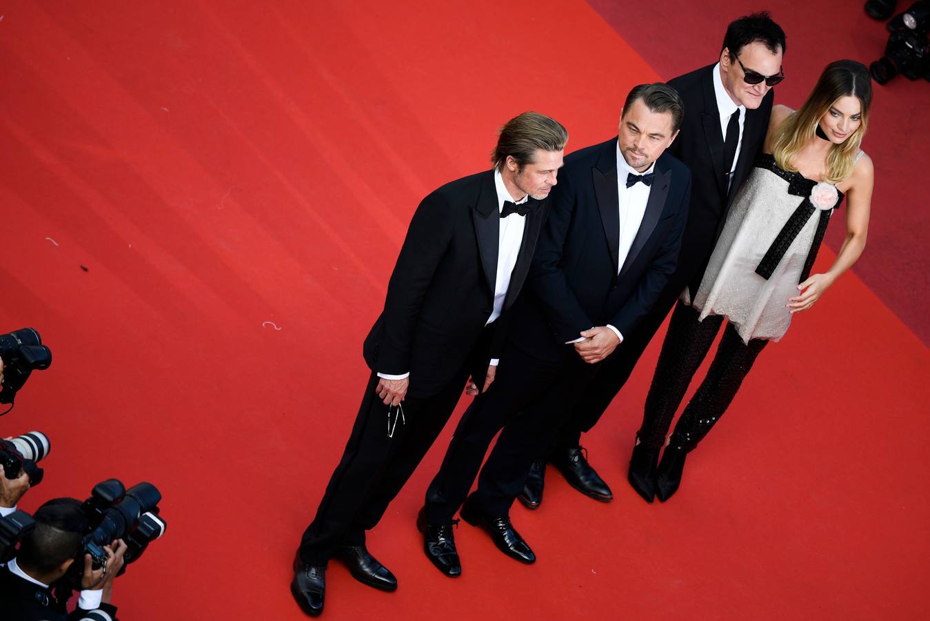 «Érase una vez en... Hollywood», de Quentin Tarantino, era una de las películas más esperadas del Festival de Cannes, y su alfombra roja este martes antes del estreno no decepcionó, con Leonardo DiCaprio y Brad Pitt como dos de los actores más aclamados. Completó el trío Margot Robbie.