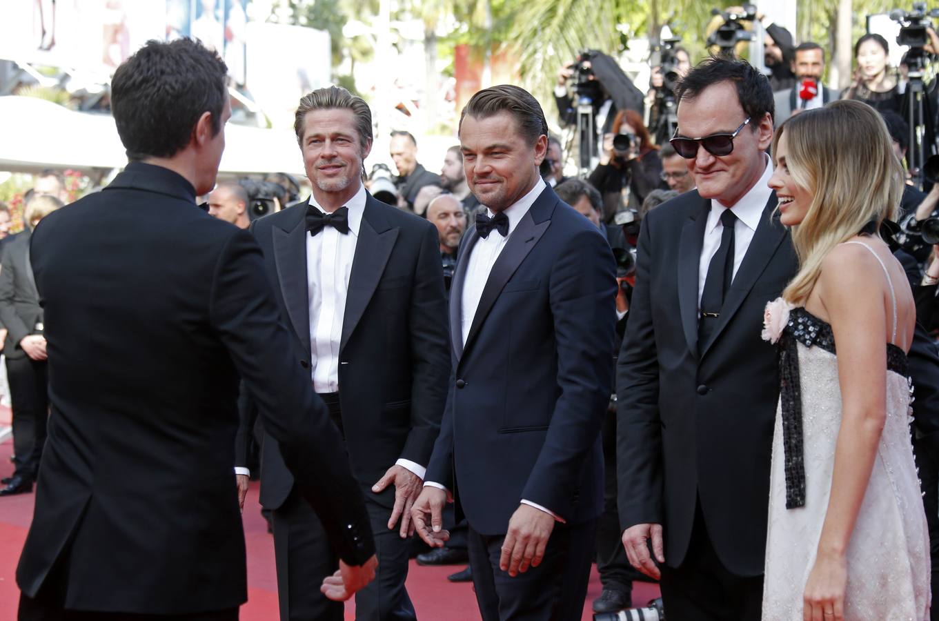 «Érase una vez en... Hollywood», de Quentin Tarantino, era una de las películas más esperadas del Festival de Cannes, y su alfombra roja este martes antes del estreno no decepcionó, con Leonardo DiCaprio y Brad Pitt como dos de los actores más aclamados. Completó el trío Margot Robbie.