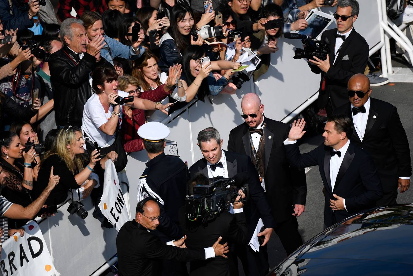 «Érase una vez en... Hollywood», de Quentin Tarantino, era una de las películas más esperadas del Festival de Cannes, y su alfombra roja este martes antes del estreno no decepcionó, con Leonardo DiCaprio y Brad Pitt como dos de los actores más aclamados. Completó el trío Margot Robbie.