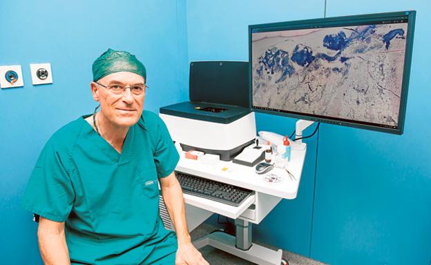 Doctor Carlos Guillén, jefe del Servicio de Dermatología del IVO. 