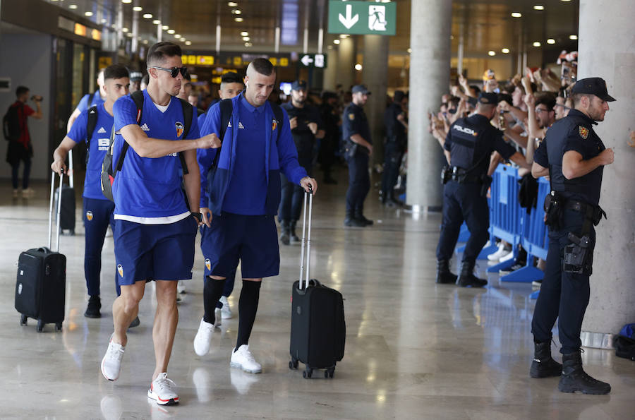 Fotos: Fotos de los primeros aficionados del Valencia CF en Manises