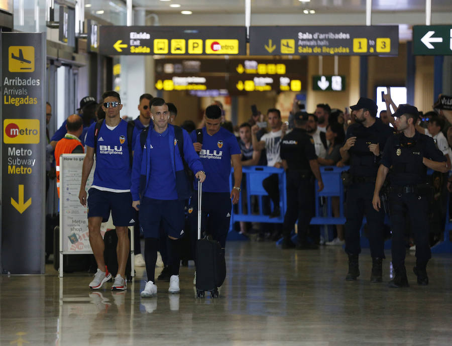 Fotos: Fotos de los primeros aficionados del Valencia CF en Manises