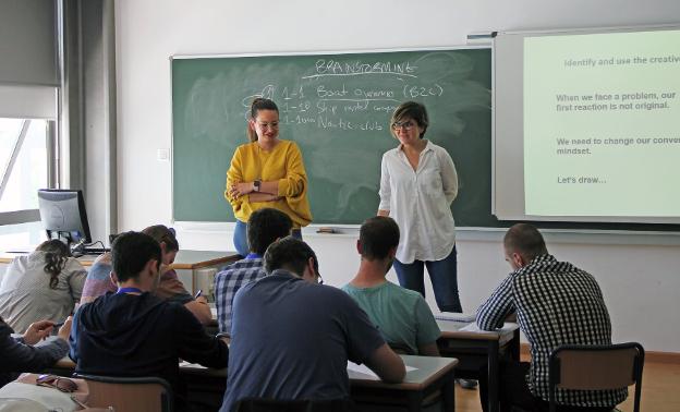 Alumnos durante una de las clases. 