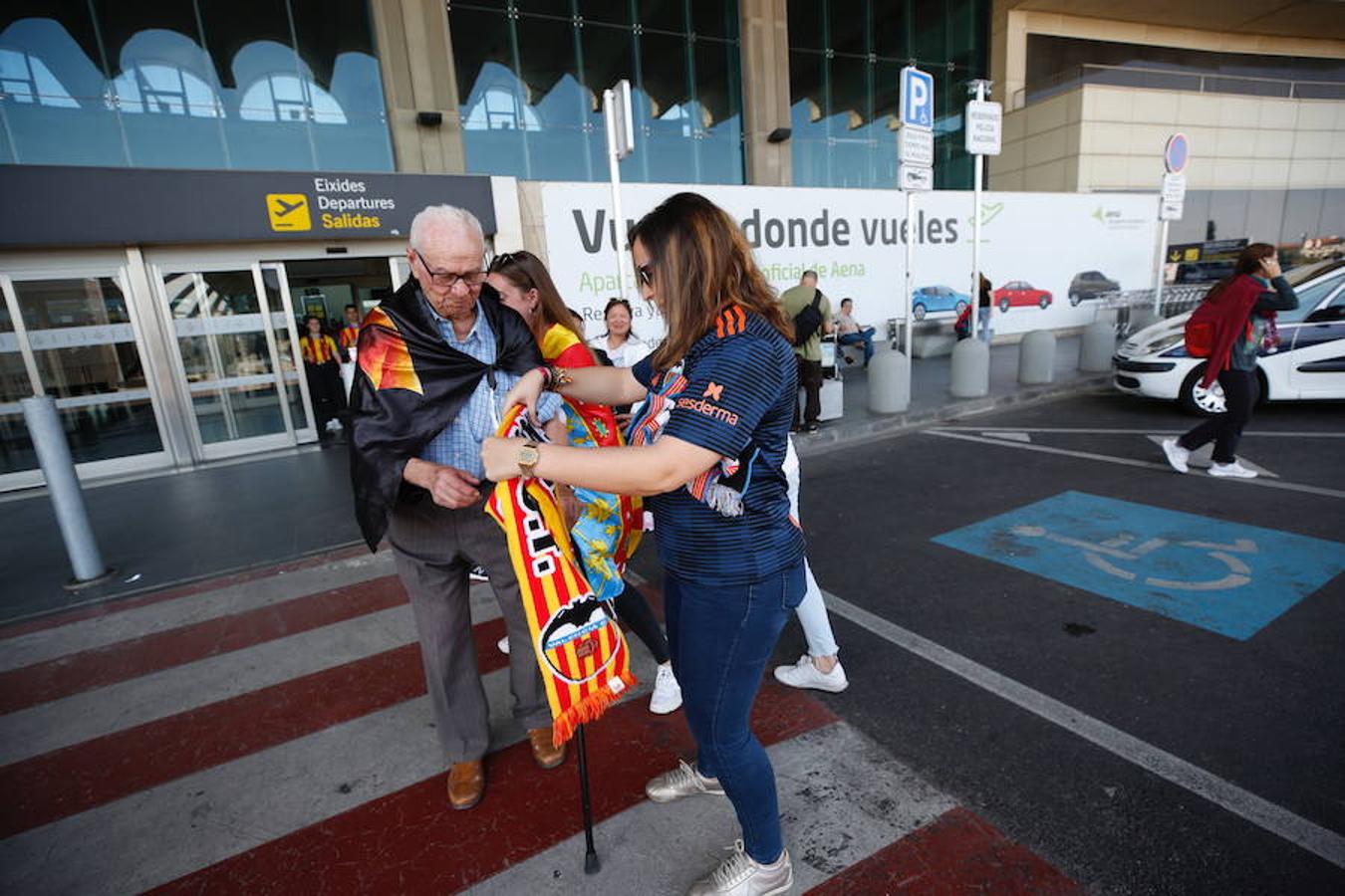 Fotos: Fotos de los primeros aficionados del Valencia CF en Manises