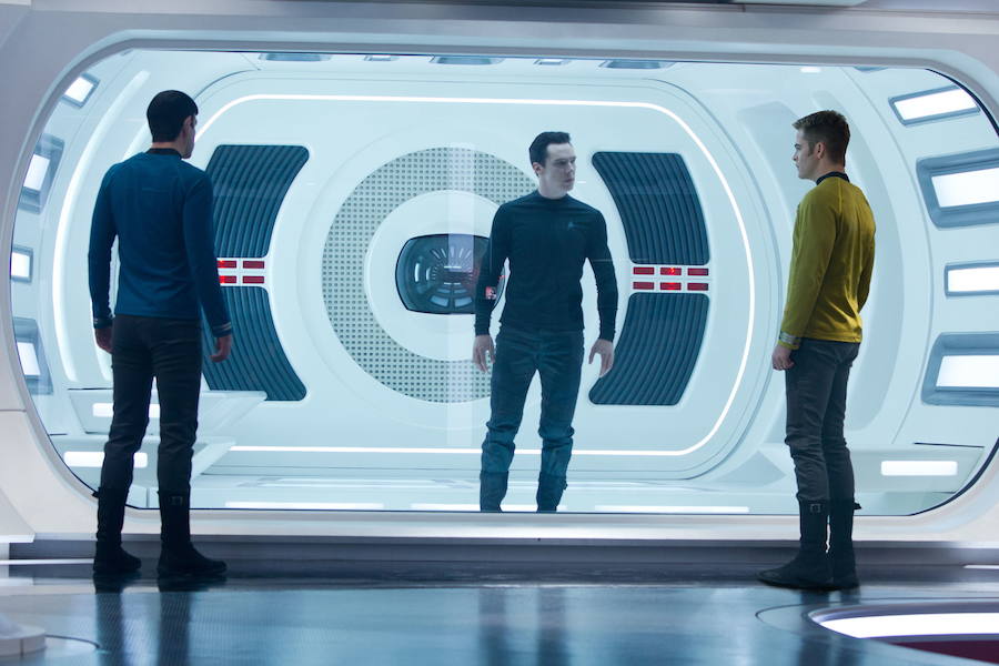 El canadiense asiste a convenciones frikis, es experto en física cuántica y le flipa disfrazarse con su familia de diferentes personajes de Star Trek -por supuesto, no duda en compartirlo en Twitter-. 