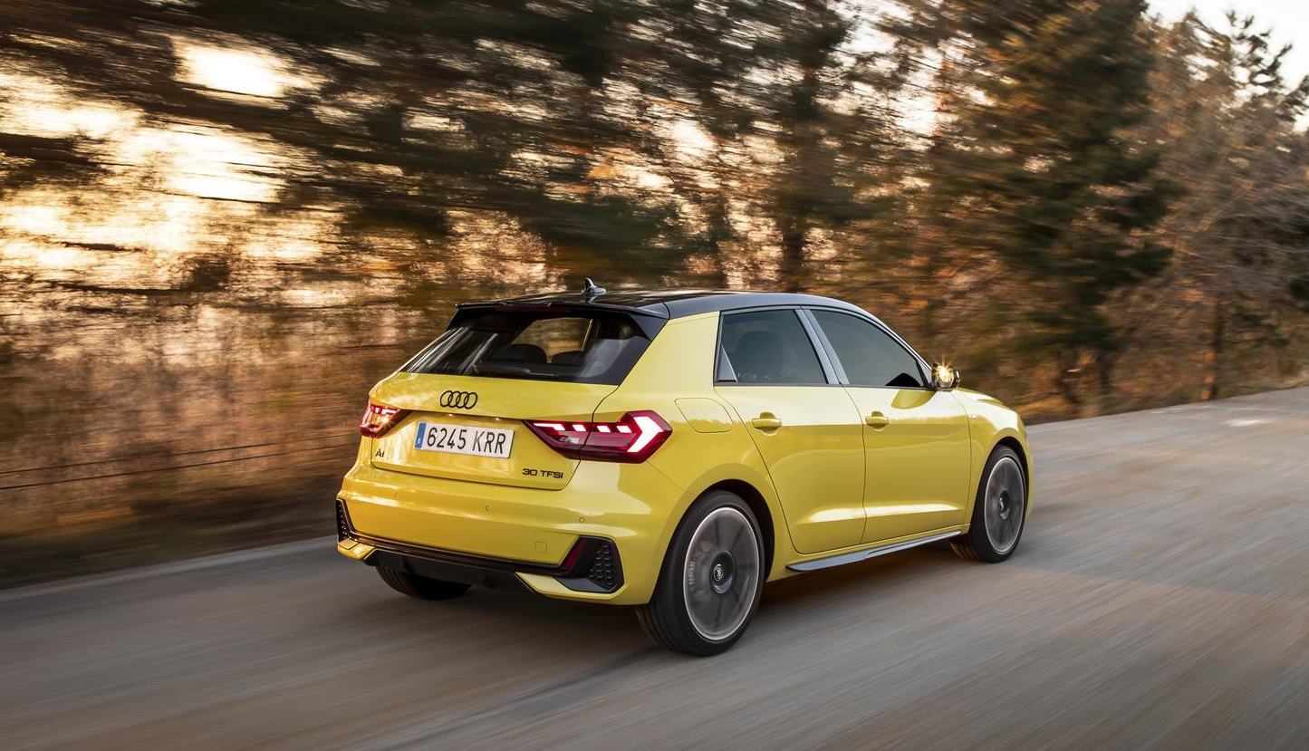 Es la segunda generación del coche más ciudadano de Audi, el A1 Sportback. Un coche de cuatro metros, con la calidad y tecnología habitual de la marca y solo con motores de gasolina.