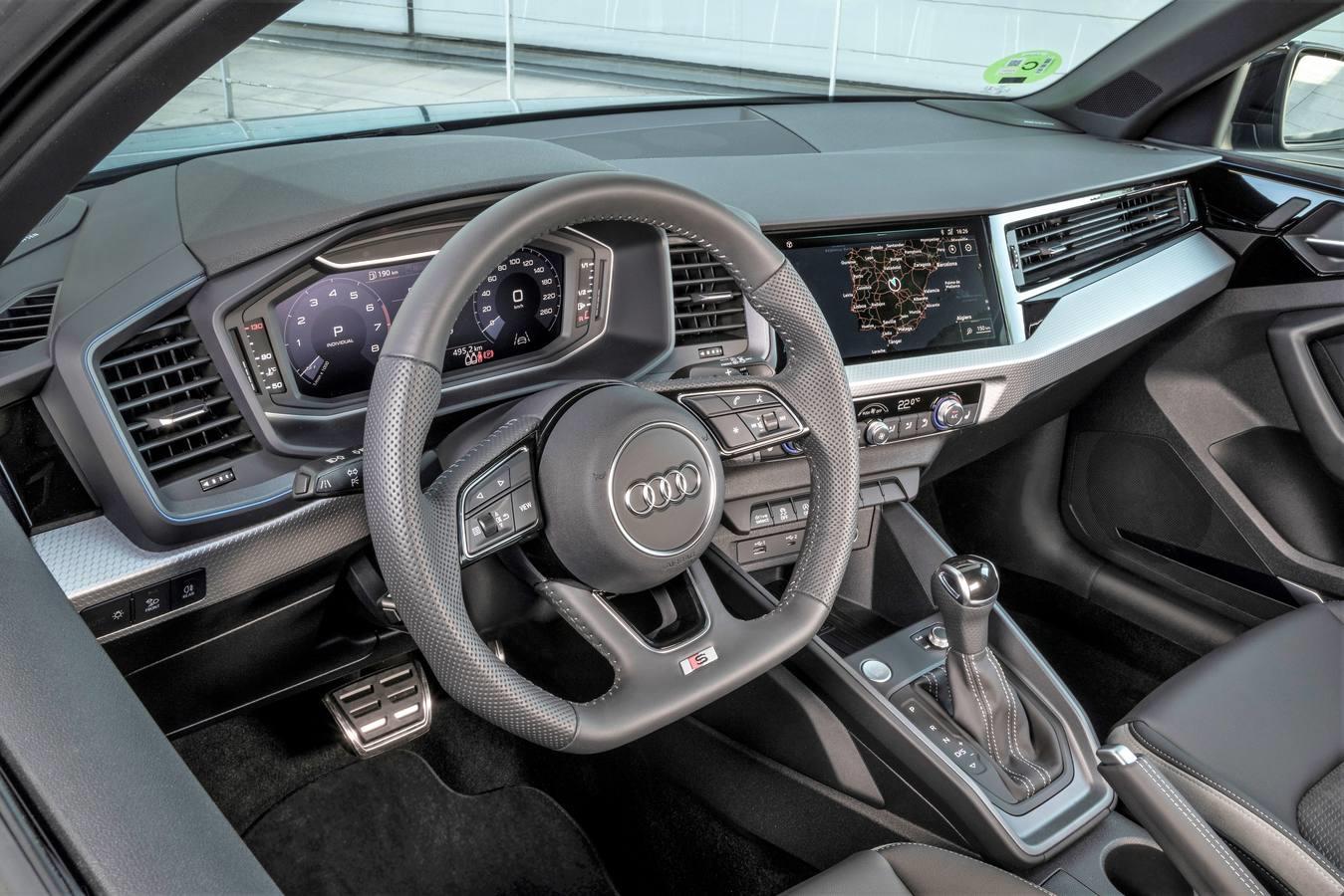 Es la segunda generación del coche más ciudadano de Audi, el A1 Sportback. Un coche de cuatro metros, con la calidad y tecnología habitual de la marca y solo con motores de gasolina.