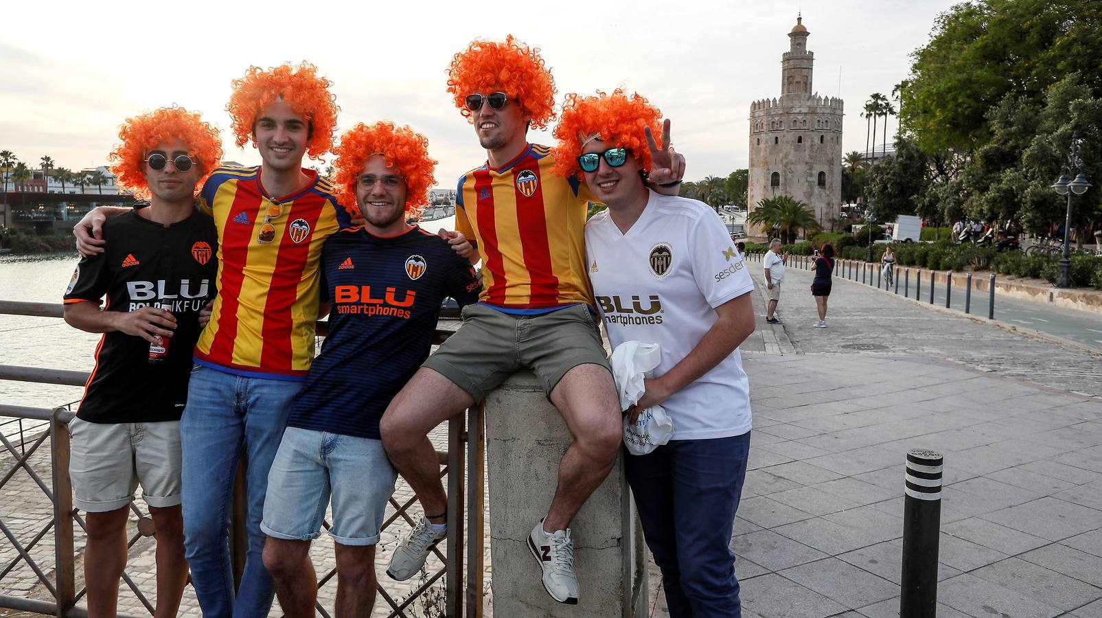 Cientos de aficionados del Valencia CF ya se encuentran en Sevilla preparándose para la final de Copa ante el Barcelona.