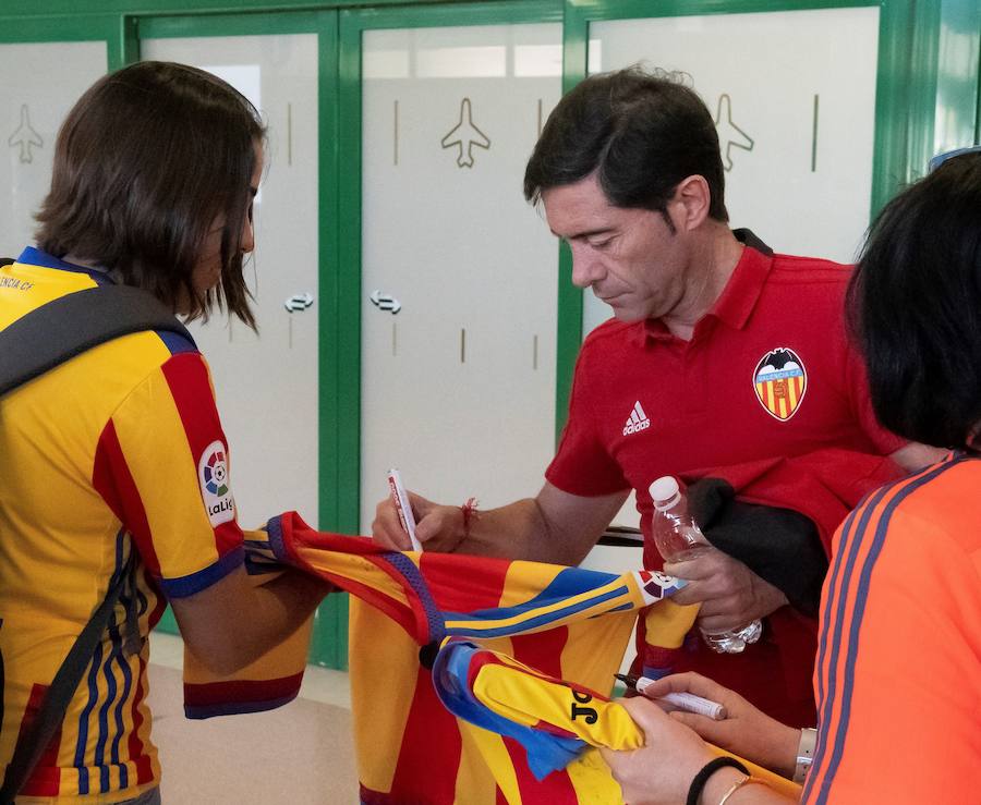 Cientos de aficionados del Valencia CF ya se encuentran en Sevilla preparándose para la final de Copa ante el Barcelona.