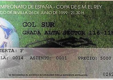 Imagen secundaria 1 - 1.Localidad del partido en que se ganó la Copa en Sevilla. :: 2. Entrada de la final frente al Getafe en el Calderón. :: 3. Ticket de la localidad de la final del agua, la del 95 contra el Deportivo. :: 