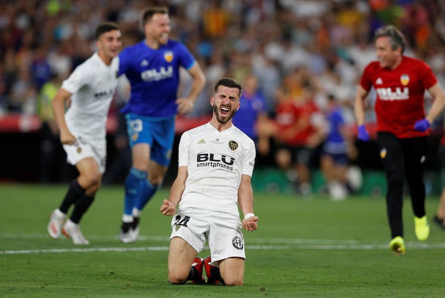 Estas son las mejores fotos del Barcelona-Valencia de Copa disputado en el Benito Villamarín