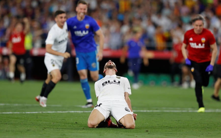 Estas son las mejores fotos del Barcelona-Valencia de Copa disputado en el Benito Villamarín