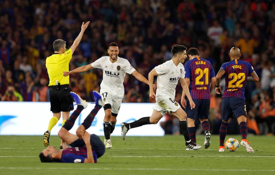 Estas son las mejores fotos del Barcelona-Valencia de Copa disputado en el Benito Villamarín