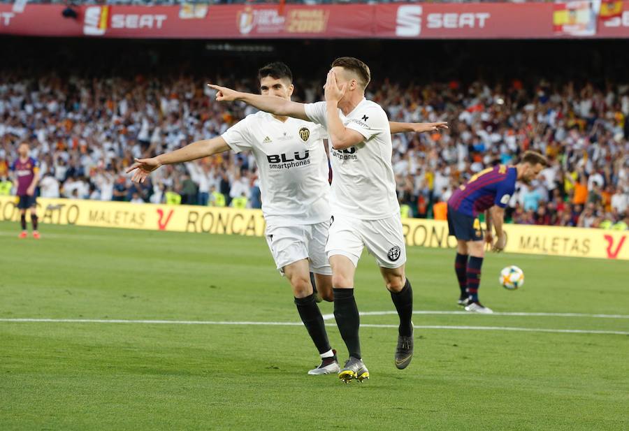 Estas son las mejores fotos del Barcelona-Valencia de Copa disputado en el Benito Villamarín