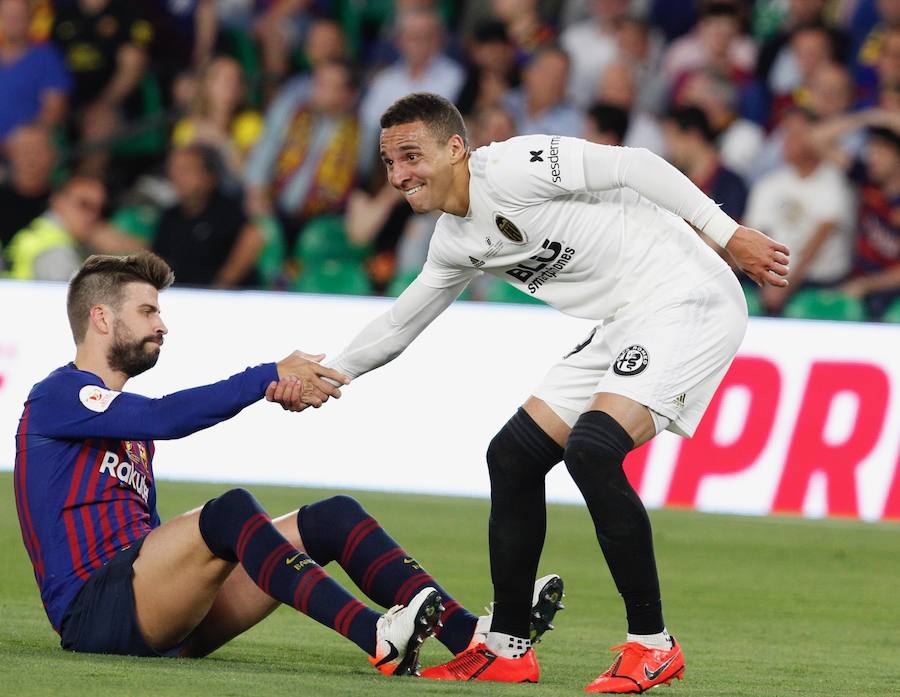 Estas son las mejores fotos del Barcelona-Valencia de Copa disputado en el Benito Villamarín