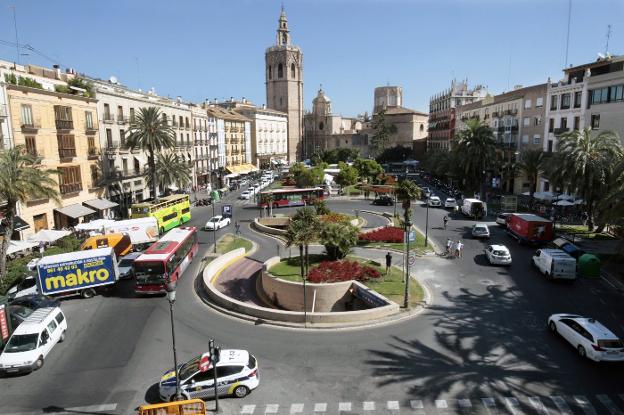 La plaza de la Reina, vista desde la calle San Vicente Mártir. 