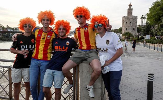 Aficionados del Valencia en Sevilla.
