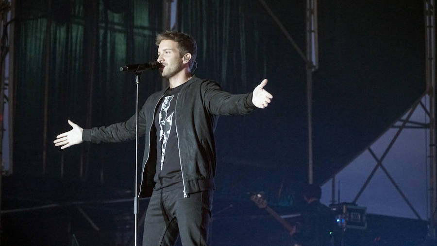 Estas son las fotos que deja el paso del cantante por el Auditorio La Marina de Valencia