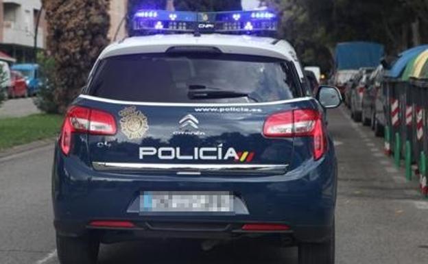 Ataca con un cuchillo a su pareja ante su hijo en Ruzafa porque no tenía la cena preparada