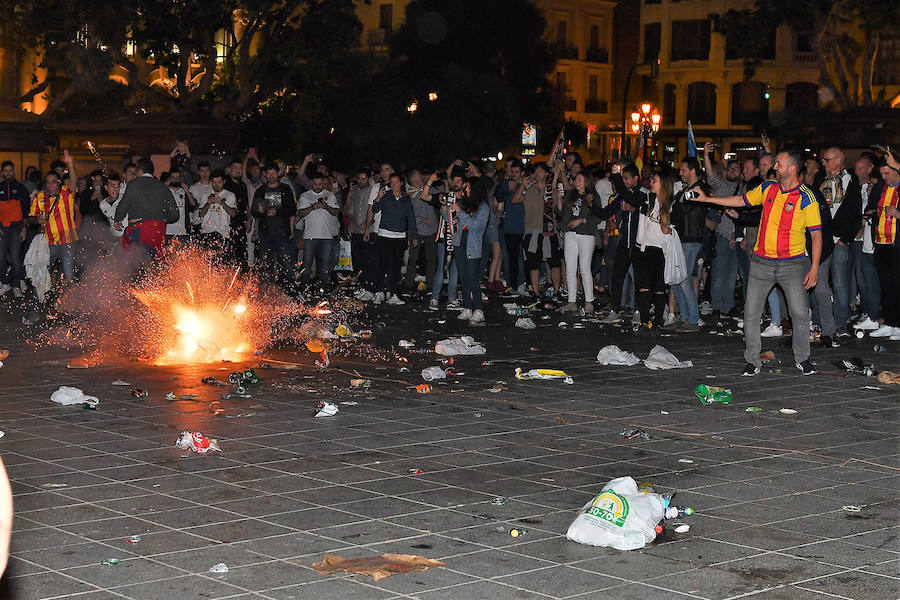 La afición del Valencia CF se concentra en la Plaza del Ayuntamiento y en la Fan Zone del antiguo cauce del Turia para vivir una final de Copa única en la ciudad.