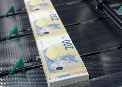 Imagen secundaria 1 - Nuevos billetes de 100 euros y 200 euros.