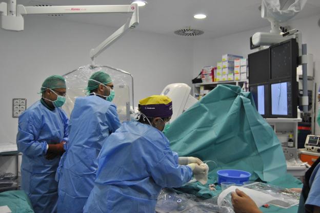 El hospital de Manises lucha por recuperar cirugía cardiaca tras un año vetada por Sanidad